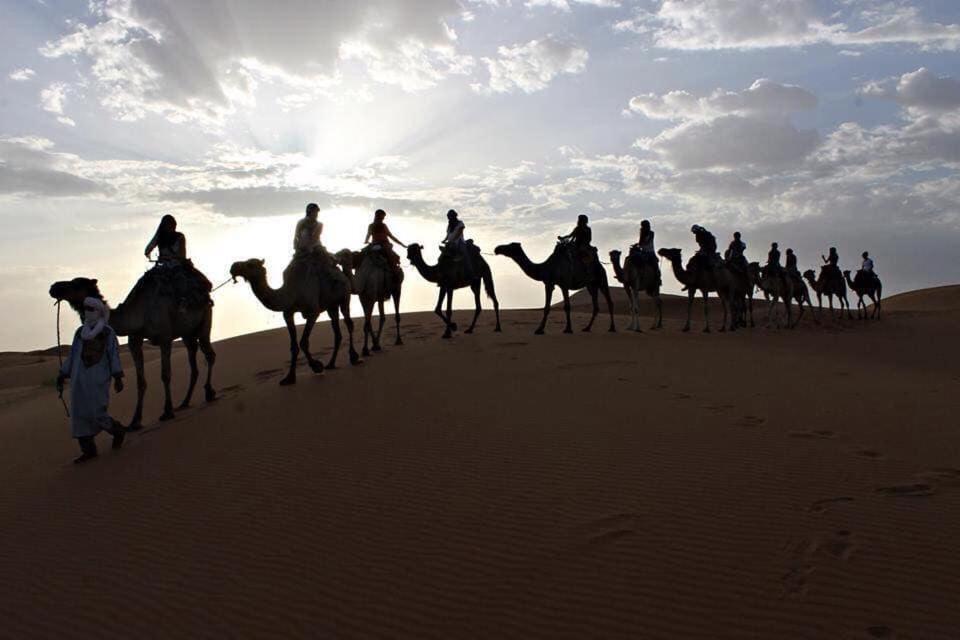 Sand Rose Luxury Camp เมอร์ซูกา ภายนอก รูปภาพ